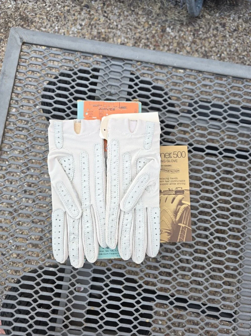 Aris Isotoner White Driving Gloves with Perforated X-Stitch